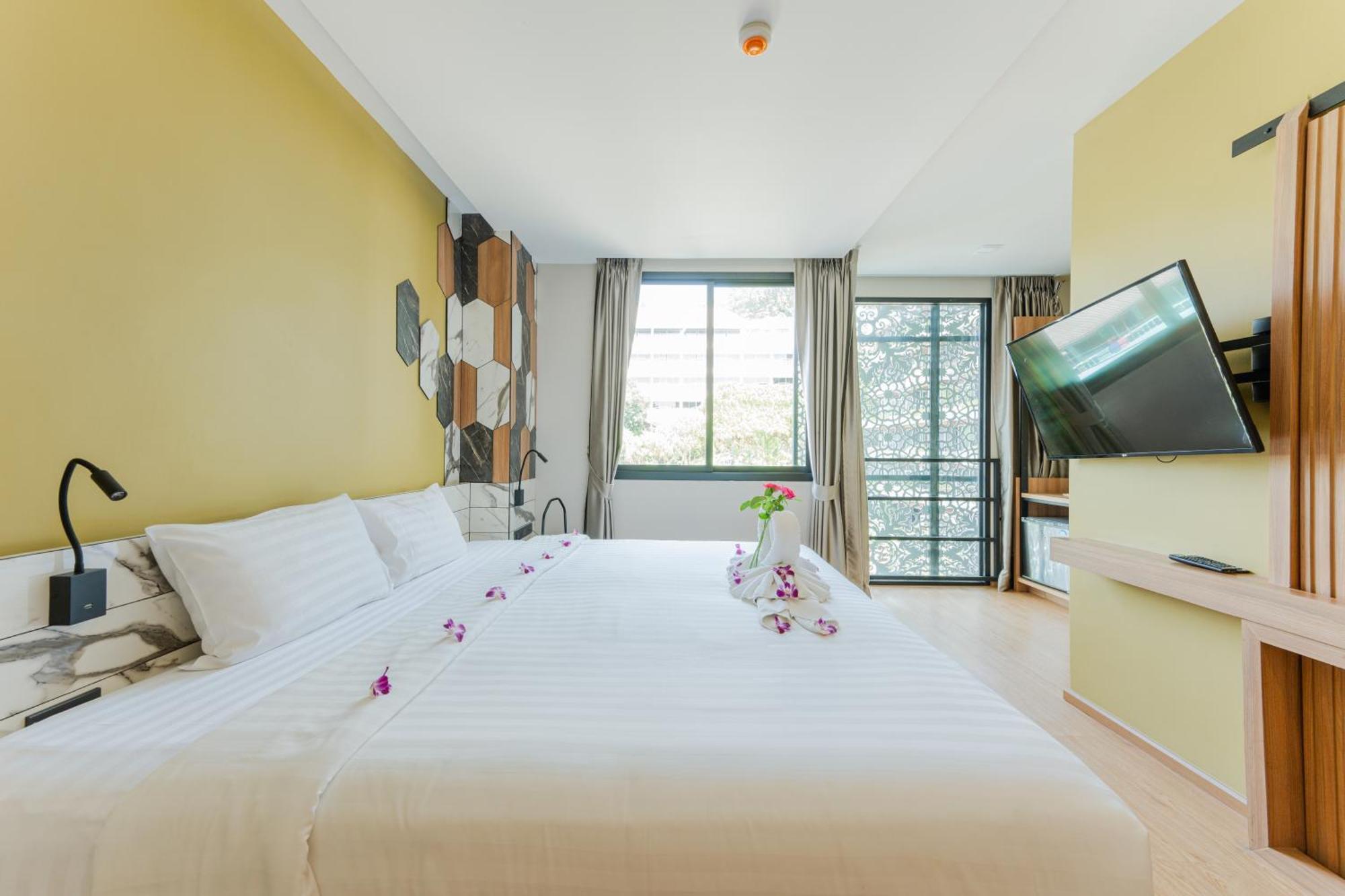 Sky Wave Patong Hotel Luaran gambar