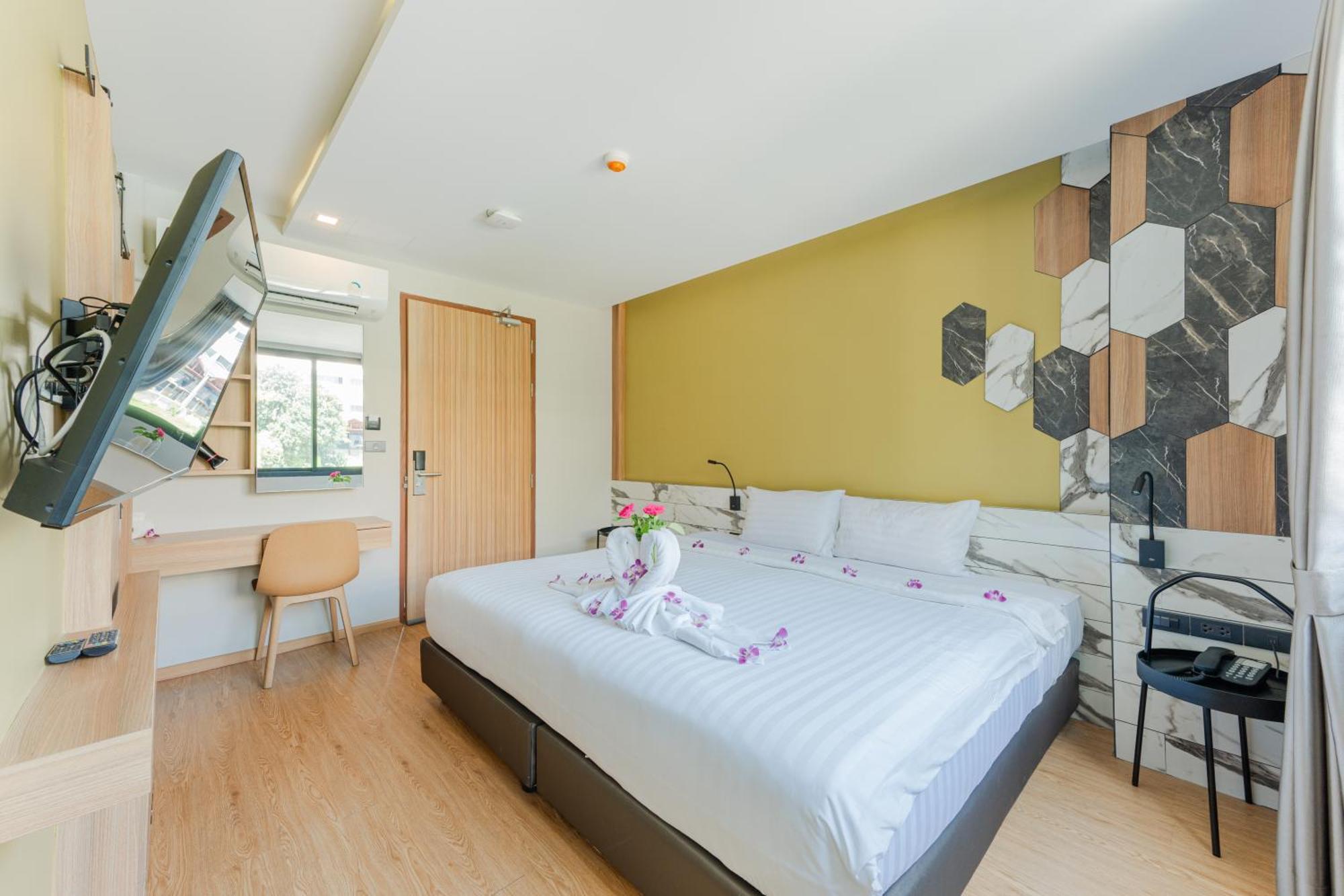 Sky Wave Patong Hotel Luaran gambar